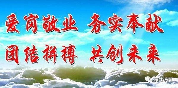 吃早餐的精致女孩